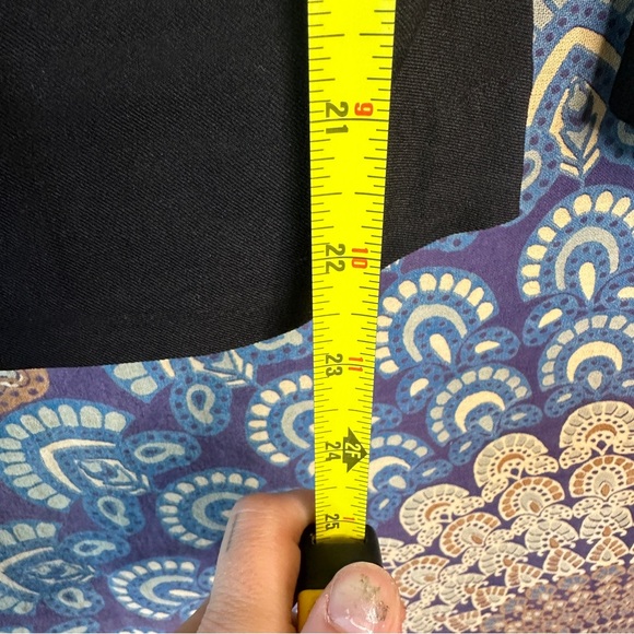 π¦5/20$π¦ Reitmans dark blue stretchy capris - Picture 8 of 10